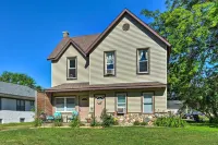 'Blue Haven' Watertown Retreat by Crow River! - parking