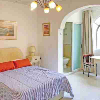 Bougainvillea Breeze & Marina View - Happy Rentals Rooms