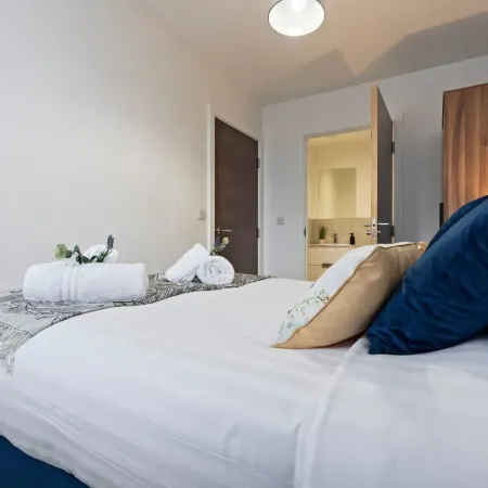 Pristine Flat Ideal for Small Groups Sleeps 4
