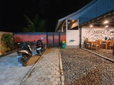 Snooze hostel lombok