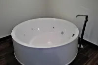 Hotel Xilo Glendale - جاكوزي