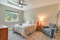 Game Room + Pool Access: Spacious Cabin in Arnold - Boutique