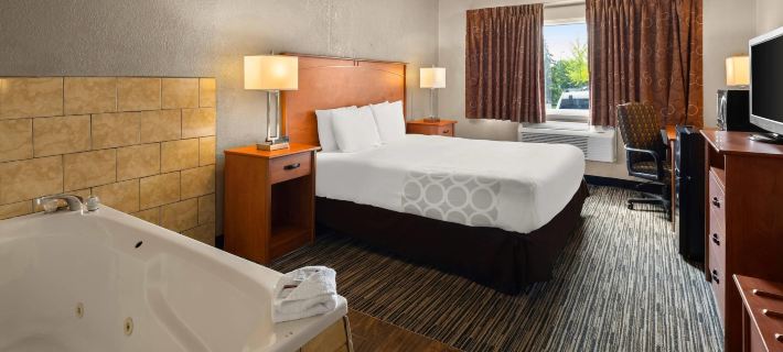 Park Inn by Radisson Hotels in Wayne County