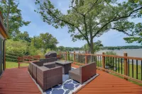 Waterfront Fox Lake Vacation Rental w/ Fire Pit! - Alloggi