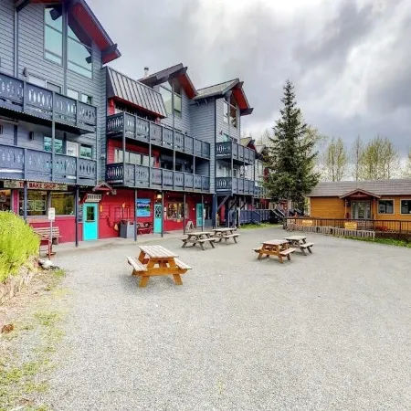 Slopeside Studio at Alyeska w/ Full Kitchen