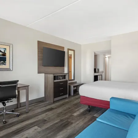 Best Western Plus Holiday Sands Inn Suites