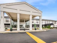 Days Inn by Wyndham Columbus East Airport Hotels near Magic Mountain Fun Center