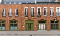The Coat and Bear - parking