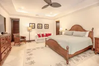 Los Suenos Luxury Villas by Stay in Costa Rica - parking