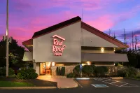 Red Roof Inn Salem - parking