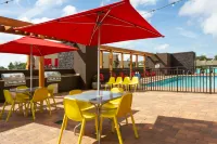 Home2 Suites by Hilton Clermont - Pools
