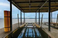 Waterfront Bliss: Wheeler Lake Retreat w/ Dock! - Homestays