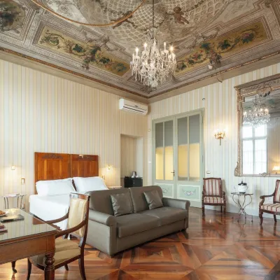Hotel Roma e Rocca Cavour Hotel dekat Lapangan San Carlo