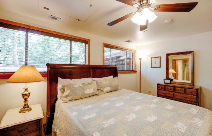 Cozy Cabin on 1 Acre in Premier Pine Neighborhood