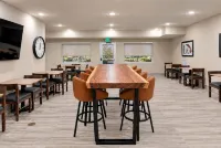 La Quinta Inn & Suites by Wyndham Kaukauna - 3성급