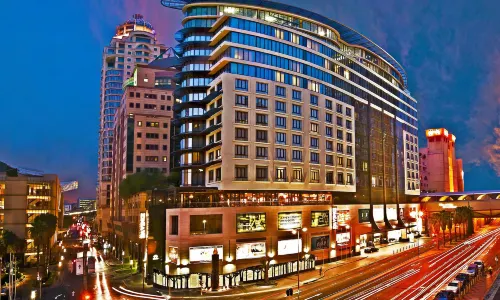 Davinci Hotel on Nelson Mandela Square