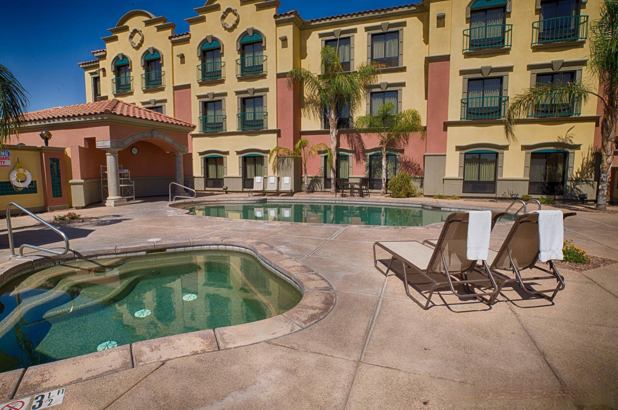 Holiday Inn Express & Suites Tucson Mall