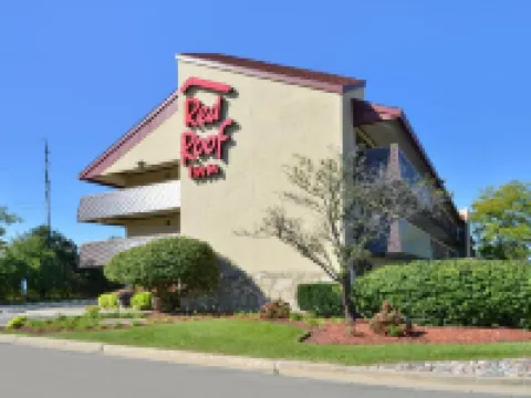 Super 8 by Wyndham Deerfield - Northbrook Hotels in Deerfield