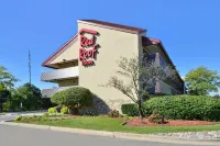 Super 8 by Wyndham Deerfield - Northbrook Hotels in Lake County