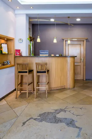 Gasthaus Zum Hirschen Отели в г. Нижняя Франкония