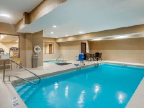 Quality Inn & Suites - Jefferson City Hotels in Cole County