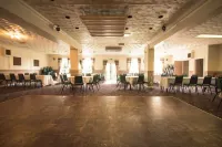 Pinegrove Hotel - parking