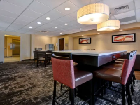 スパーク バイ ヒルトン デンバー インターナショナル エアポート デンバーのホテル