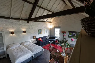 Room to Rent with Own Entrance, Living Room and Bathroom Hotels in 