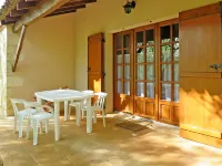 Le Chene Hotels in Blanquefort-sur-Briolance