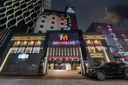 Yongin Hotel Moonrise Отели рядом с достопримечательностью «Университет Данкука»