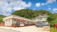 Inje Rainbow Pension Hotels near Inje Mountain Village Folk Museum