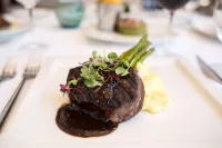 Waterstone Resort & Marina Boca Raton, Curio Collection by Hilton - sarapan