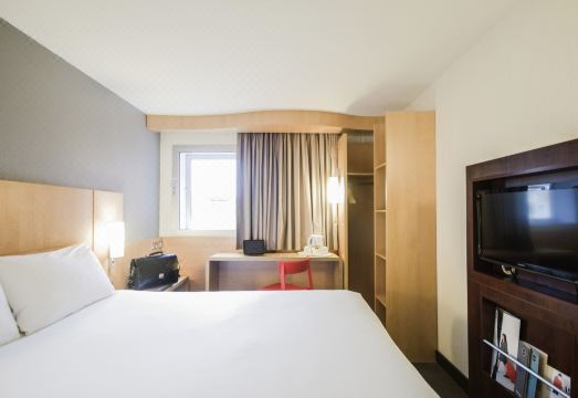 7. 이비스 런던 히..