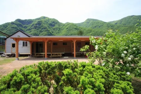Yeongwol Donggang Eastern House Pension Отели рядом с достопримечательностью «Byeolmaro Observatory»
