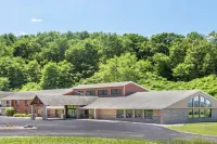 AmericInn by Wyndham West Salem Hotel a West Salem