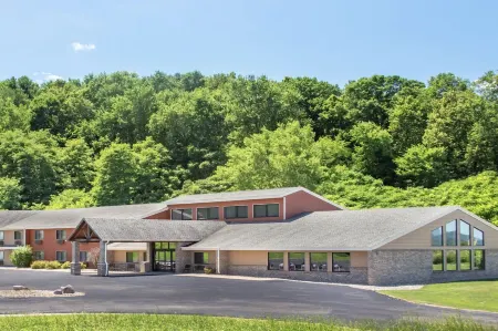 AmericInn by Wyndham West Salem