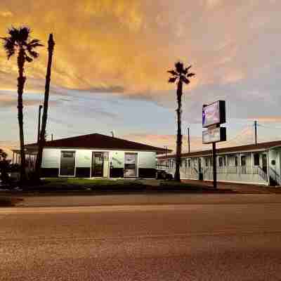 Amelia's Landing Hotel Exterior