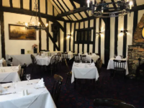 Brook Red Lion Hotel
