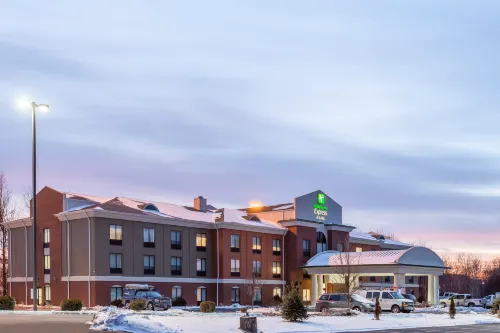 Holiday Inn Express & Suites WHITE HAVEN - POCONOS by IHG
