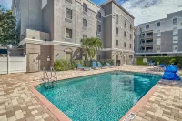 Holiday Inn Express & Suites Clearwater/US 19 N