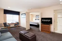 Sandman Hotel & Suites Regina Hotels in Реджина