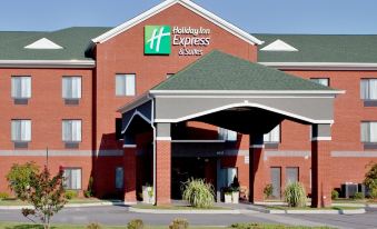 Holiday Inn Express & Suites Suffolk