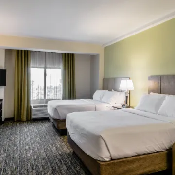 Candlewood Suites HARTFORD DOWNTOWN by IHG Отели рядом с достопримечательностью «Арена «XL-центр»»
