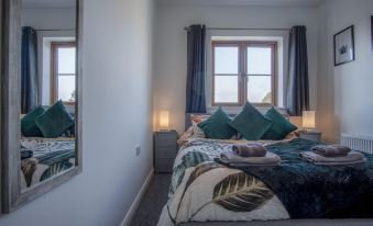 Johnnys Cove - 2 Bedroom Holiday Home - New Hedges - Housity