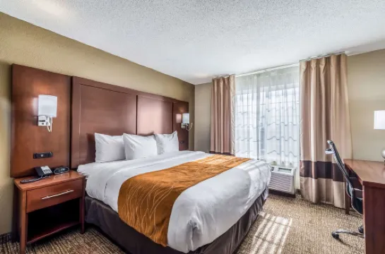 Comfort Inn & Suites Dayton North Hotels in Butler Township