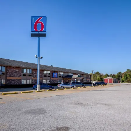 Motel 6 Troy, IL