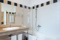 NH Wien Belvedere Hotels near متحف سيسي هوفبورغ فيينا