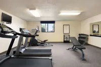 Super 8 by Wyndham Lincoln North