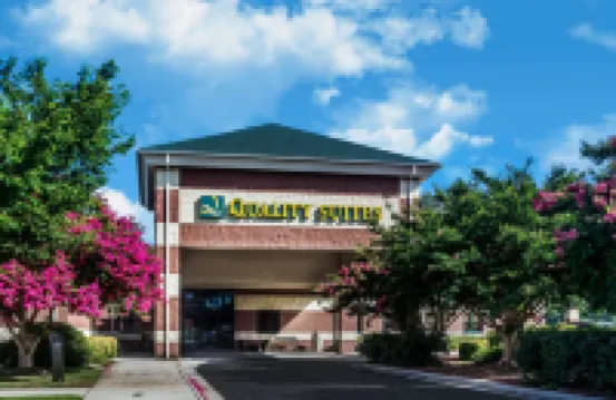 Quality Suites Lake Wright Norfolk Airport