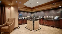 Best Western Premier KC Speedway Inn  Suites - sarapan